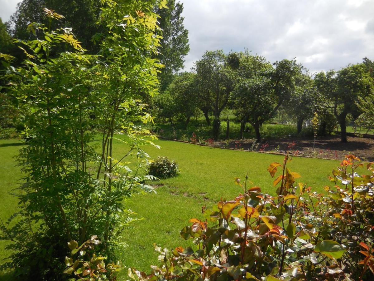 Le Jardin-chambres d'hôtes en Baie Cahon Exterior foto